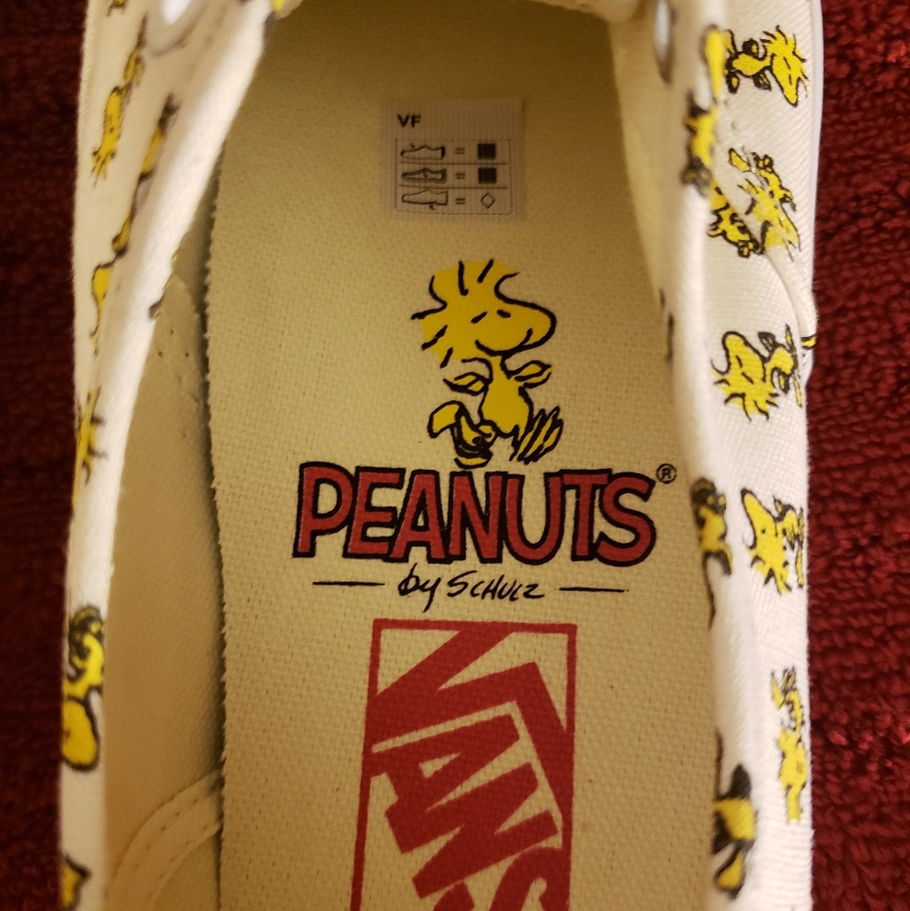 🆕️NIB Women's Authentic Peanuts Vans🆕️ - Picture 5 of 8